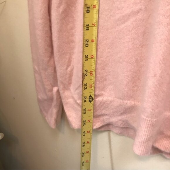 Vince 100% Cashmere VNeck Pullover Sweater Knit Pink  Soft Cozy Relaxed Preppy M - Picture 11 of 11